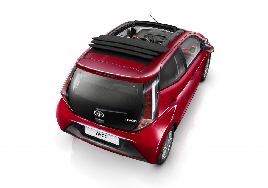  Toyota Aygo x-wave 5-Door 2015 года  (фото 2 из 3)